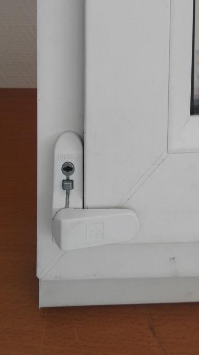 Замки на окна от детей Замок на окна ПВХ для детей