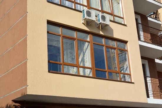 Остекление лоджии в доме серии П-3 профилем с ламинацией под дерево Остекление лоджии в доме серии П-3 профилем с ламинацией под дерево, Подольск