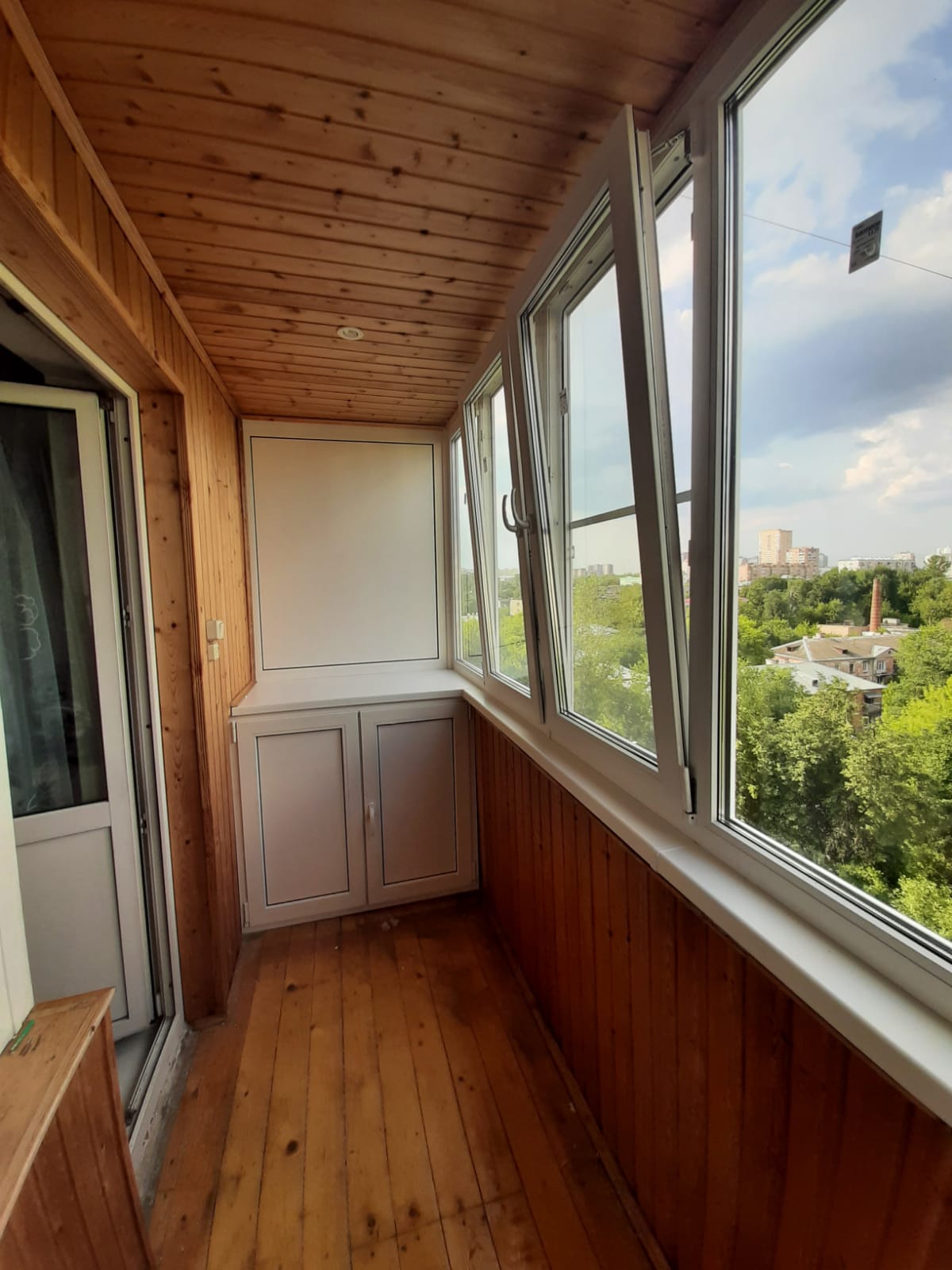 Остекление и отделка балкона под ключ Остекление и отделка балкона под ключ в Балашихе