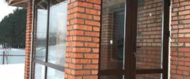 Пластиковые окна с ламинированием в коттедж